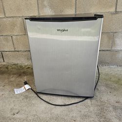 Whirlpool 2.7 cu ft Mini Refrigerator With Mini Freezer - Stainless Steel OBO 