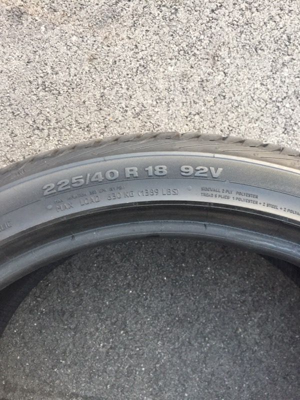 Continental tire 225/40 R18