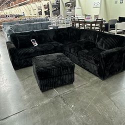 4 PC Corduroy Seccional Color Black New In A Box.    Bonito Juego De Sofas Color Negro Nuevo En Caja