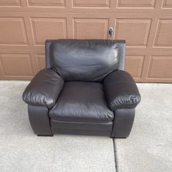 Black Leather Chair - FREE DELIVERY 🚚 