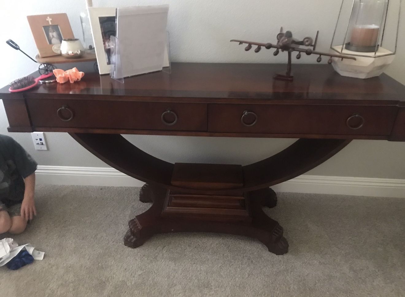 Hekman table beautiful !