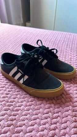 Adidas Size 6 In Men And 8 In Women 