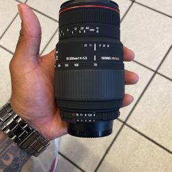 Nikon sigma A90  DG f/4 5.6 autofocus lense 