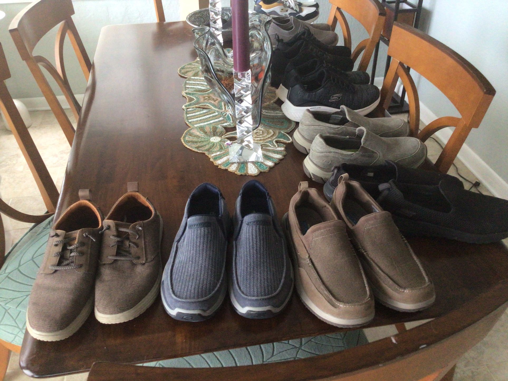 Sketchers Men’s Shoes 9 Pair, Some Never Worn.