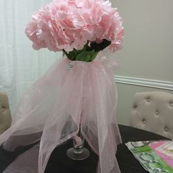 Baby.
Shower decorations