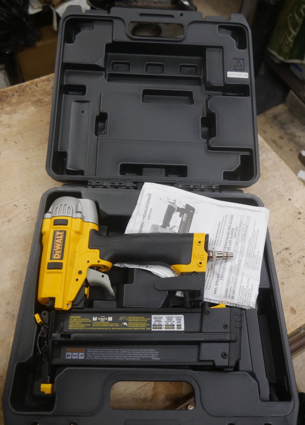 Dewalt nail gun finish nailer DWFP12231 w case used 889458-1