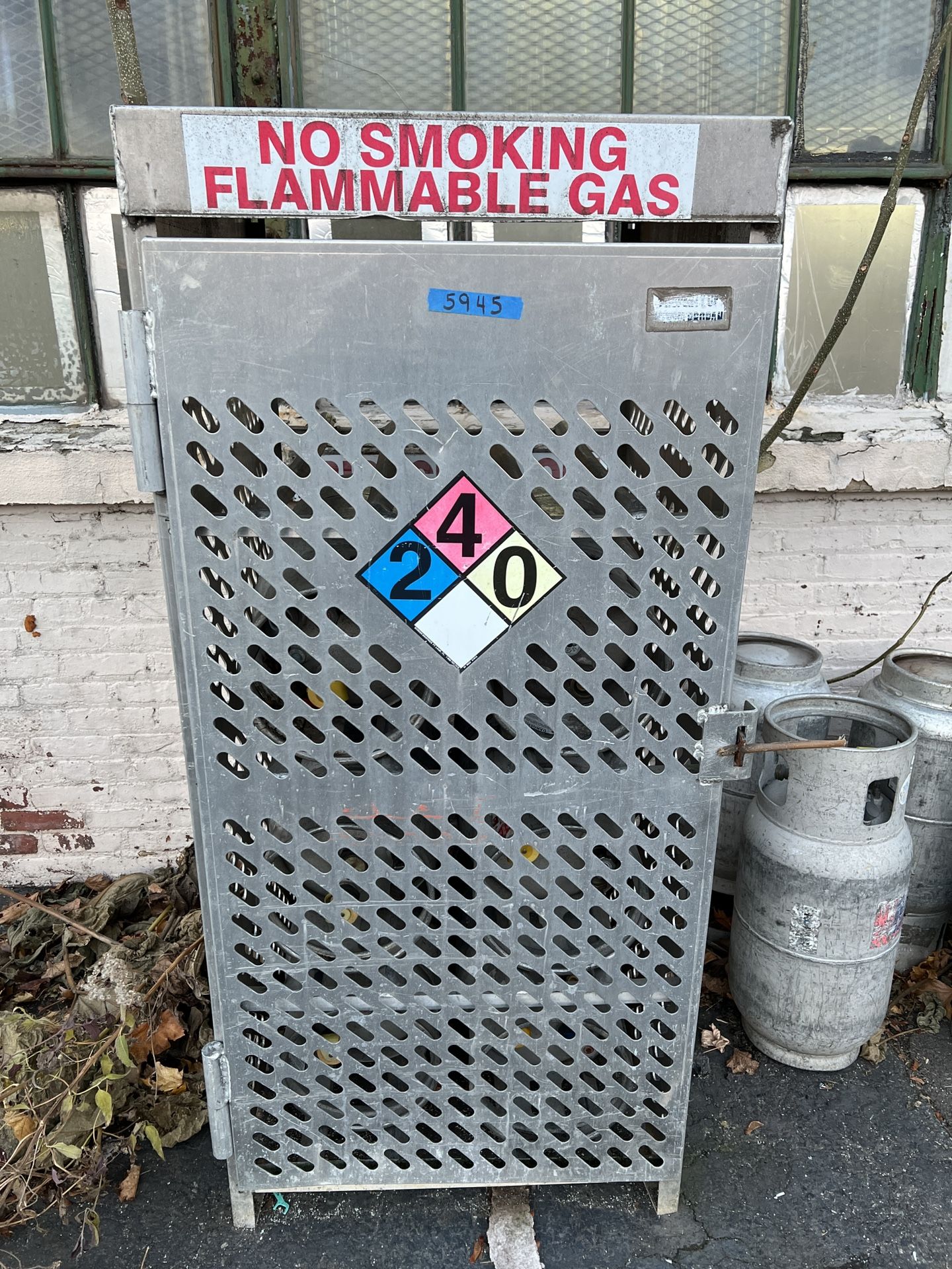 Horizontal Gas Cylinder Cage  8 Tank LP Cage Capacity  Weather Resistant Aluminum   Welded assembly - can not disassemble  Lockable Door, Ventilation 