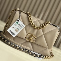 Chanel 19 Glam Bag