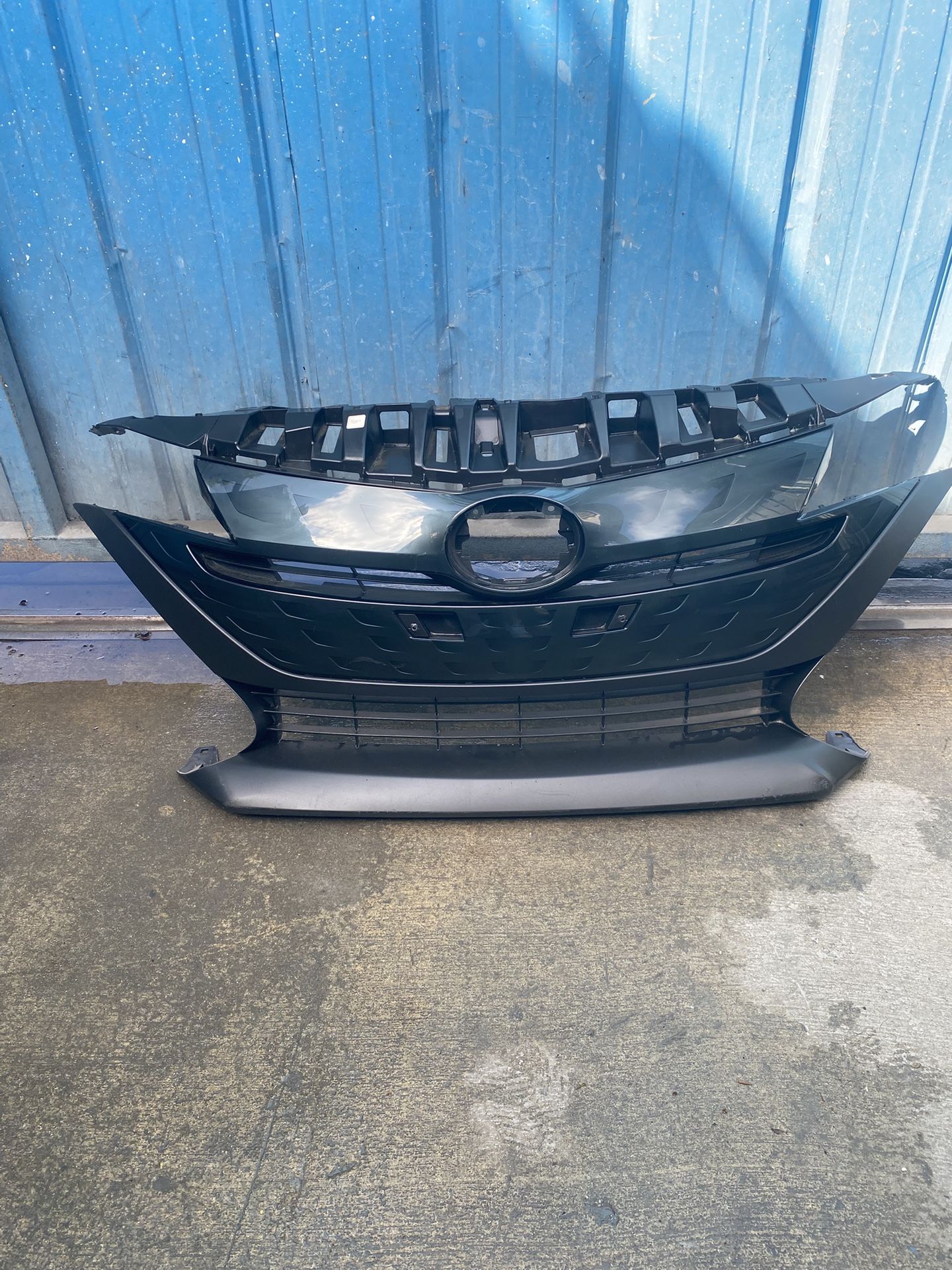 Front Grill Toyota. Prius Prime. 2017-2018-2019-2020 OEM.