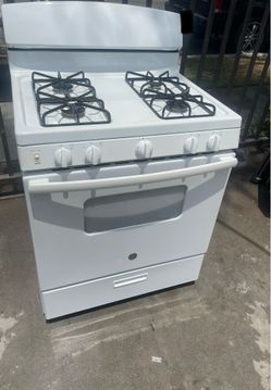GE STOVE 30” WIDE VERY CLEAN