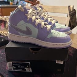 Air Jordan 1 Mid 