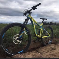 Giant Full Suspension Mountain Bike