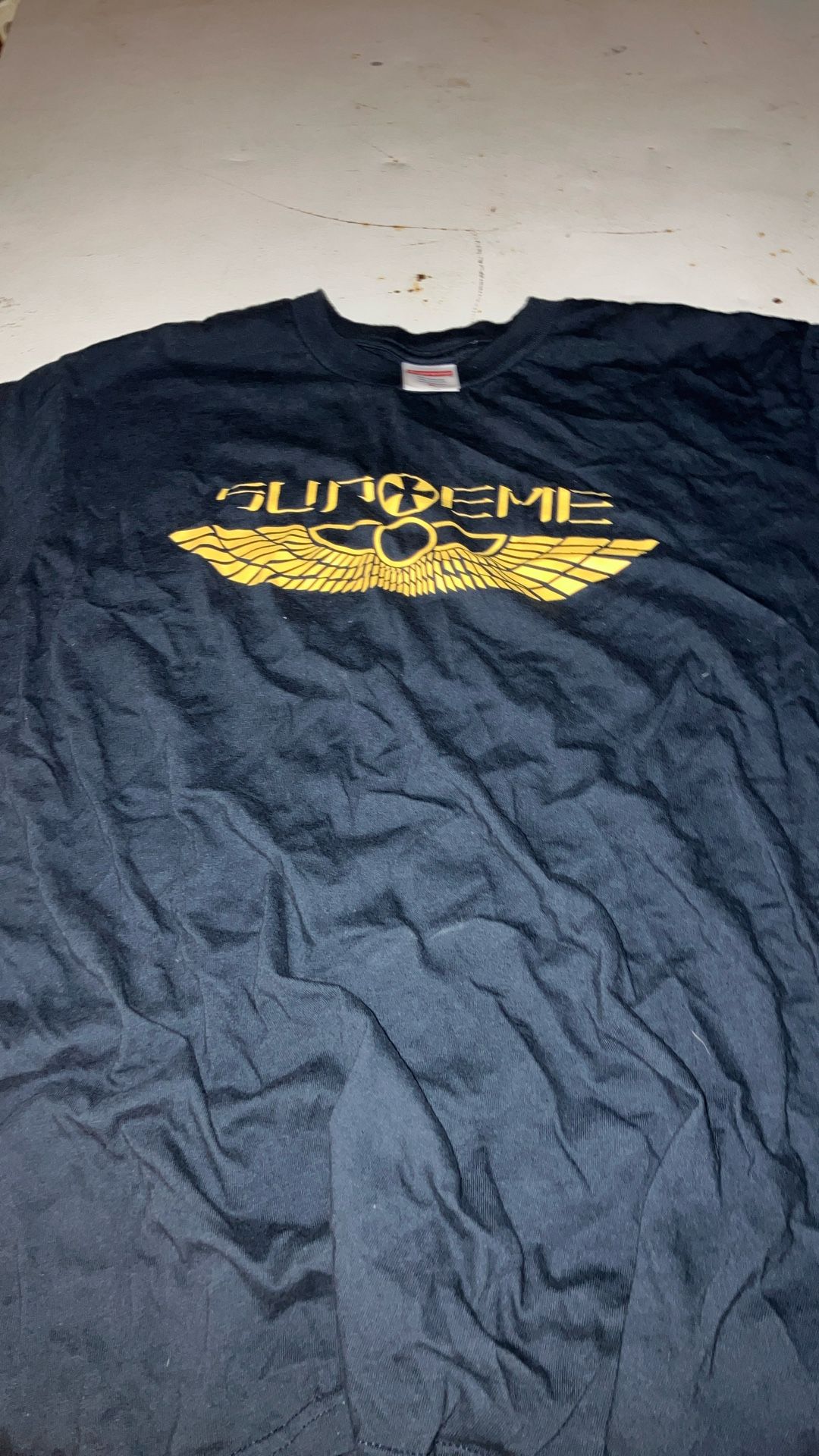 Supreme Shirt Size Medium