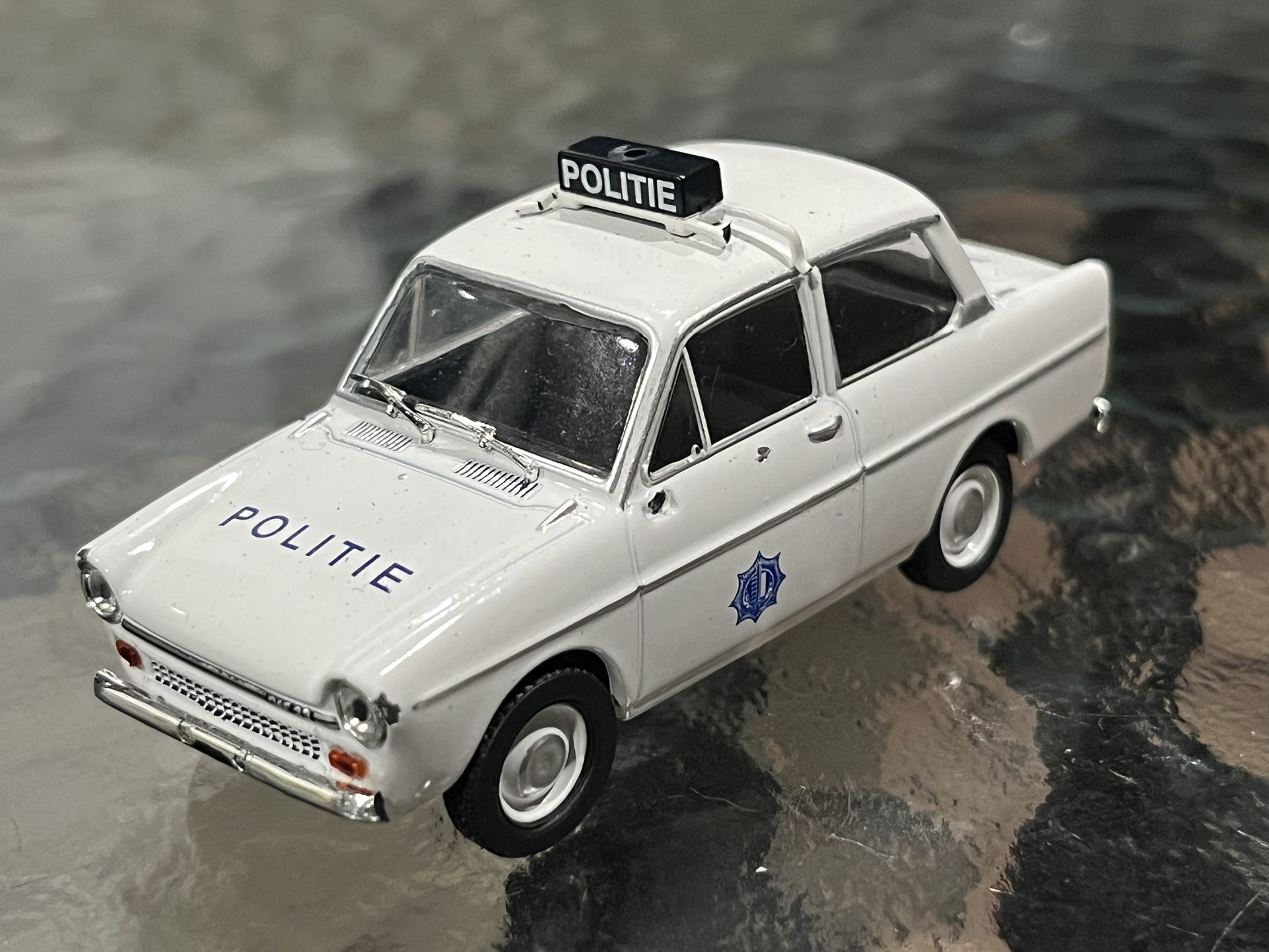 DAF 33 Holland Police 1:43 DeAgostini World's Police Car Politie Diecast Model