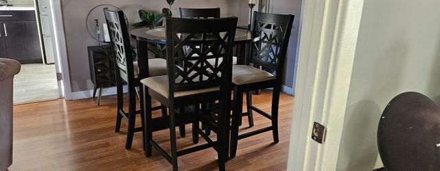 Counter High Dining Set