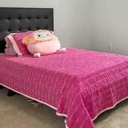 Twin Size Bedframe (mattress, bedding and stuffy not included)