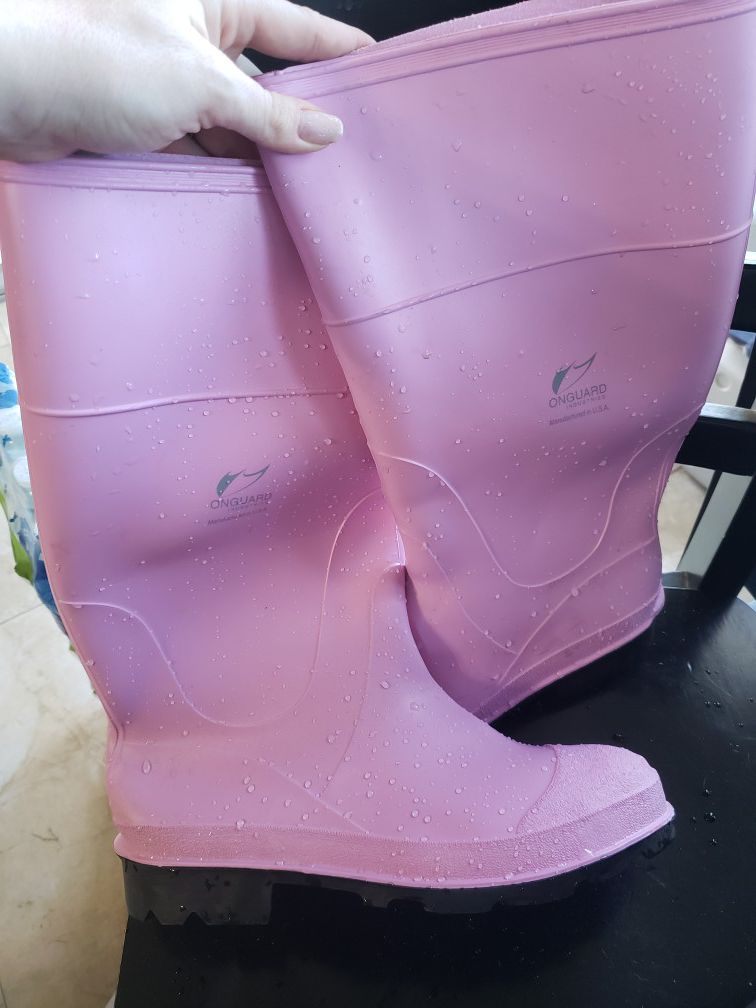 Women's pink rain boots never worn
