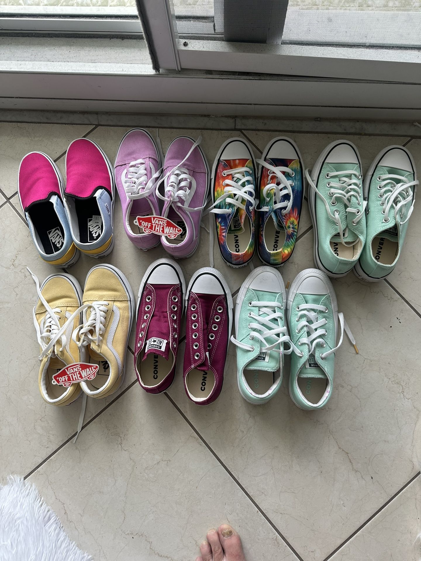 Womens Size 6 Vans And Converse