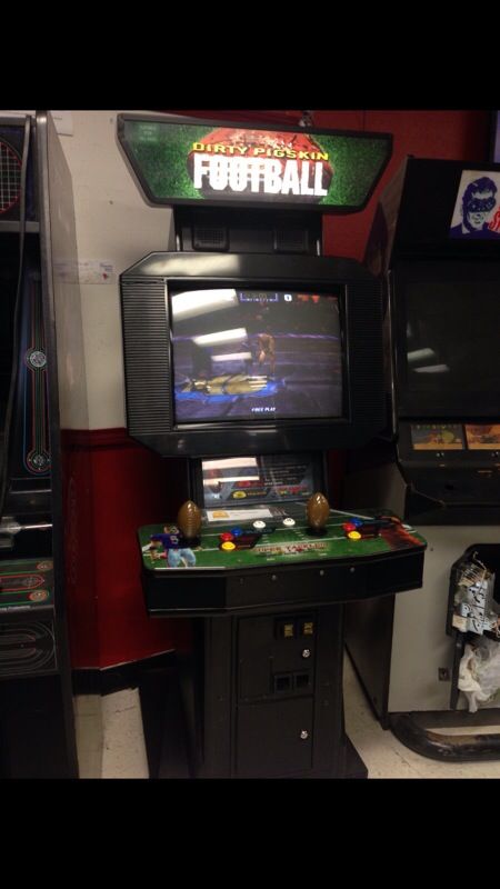 Dirty pigskin football arcade game