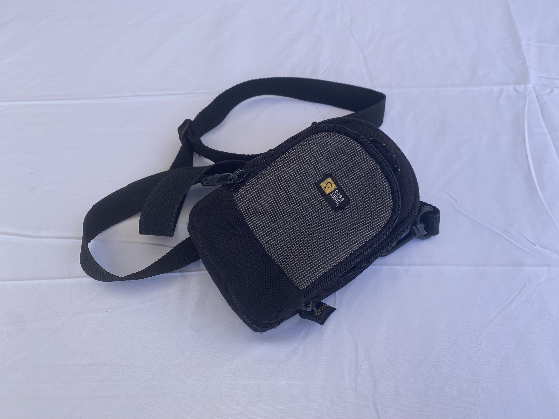 Case Logic Small Carrying Case Bag For Cameras!