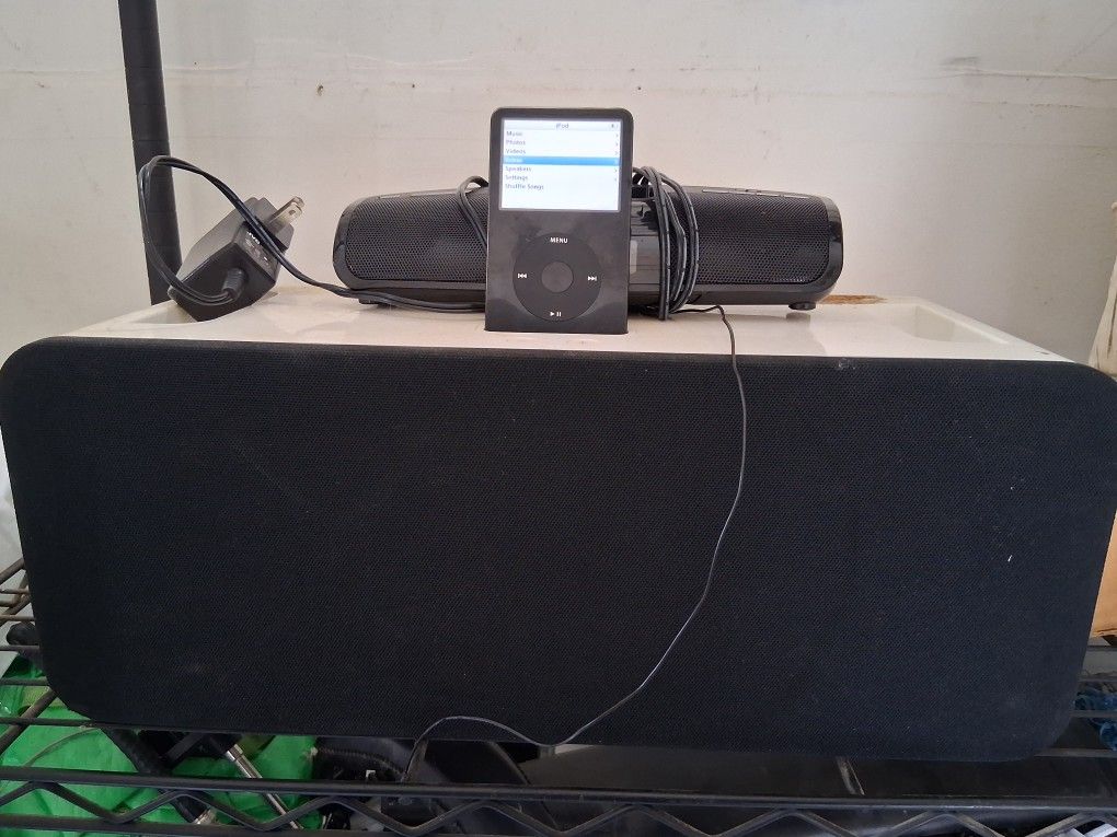 Ipod And 2 Speakers 