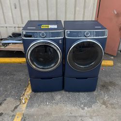 Set GE Washer And Dryer Like New 