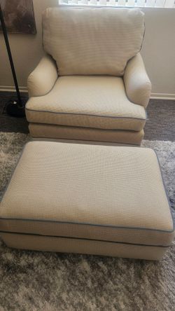 Oversize Love Chair & Ottomon with Wheel under Ottoman