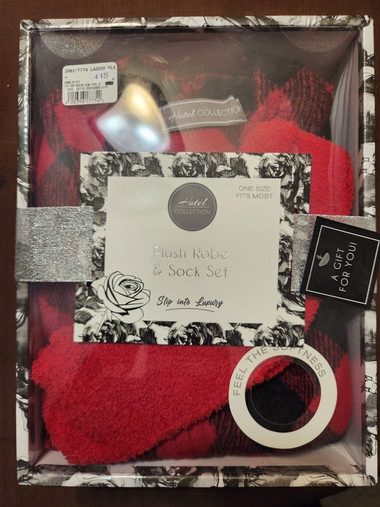 Plush Robe Sock Set (Red)