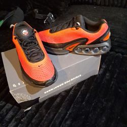NIKE AIR MAX 