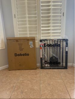 Babelio 29-43” Baby/ Pet Gate W/ Small Pet Door (35th Ave & Bell Rd)