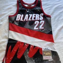 Brand New Mitchell & Ness Portland Trailblazers Clyde Drexler Jersey Size Extra Small 