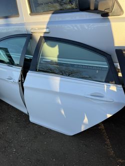 12 Hyundai Sonata Doors end Trum