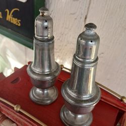 Vintage Salt n Pepper Shakers