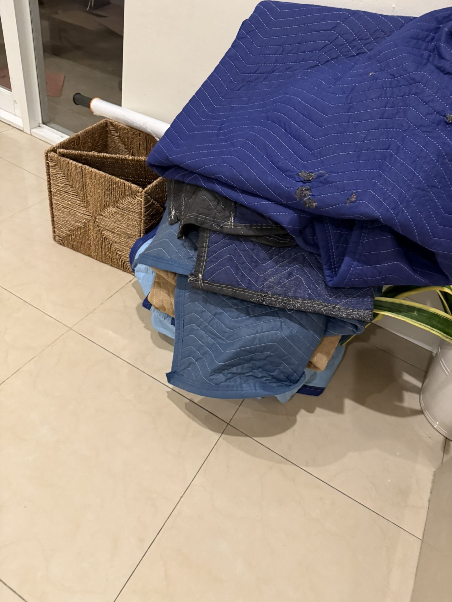 Free Moving Blankets