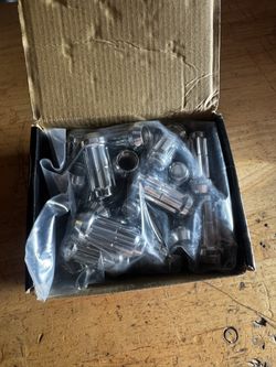 Gorilla Wheel Lug Nuts Spline