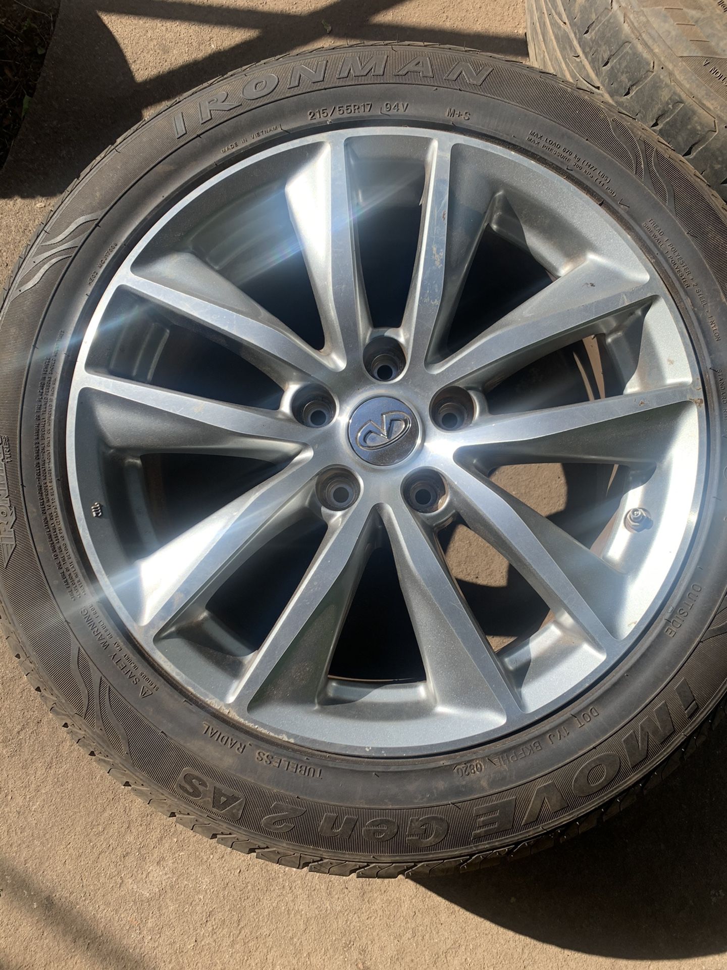 Infiniti Rims 17inch/ Brand New Tires