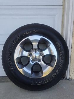 Complete Set of 5 Jeep Wrangler Factory Wheels & Tires — Cerritos