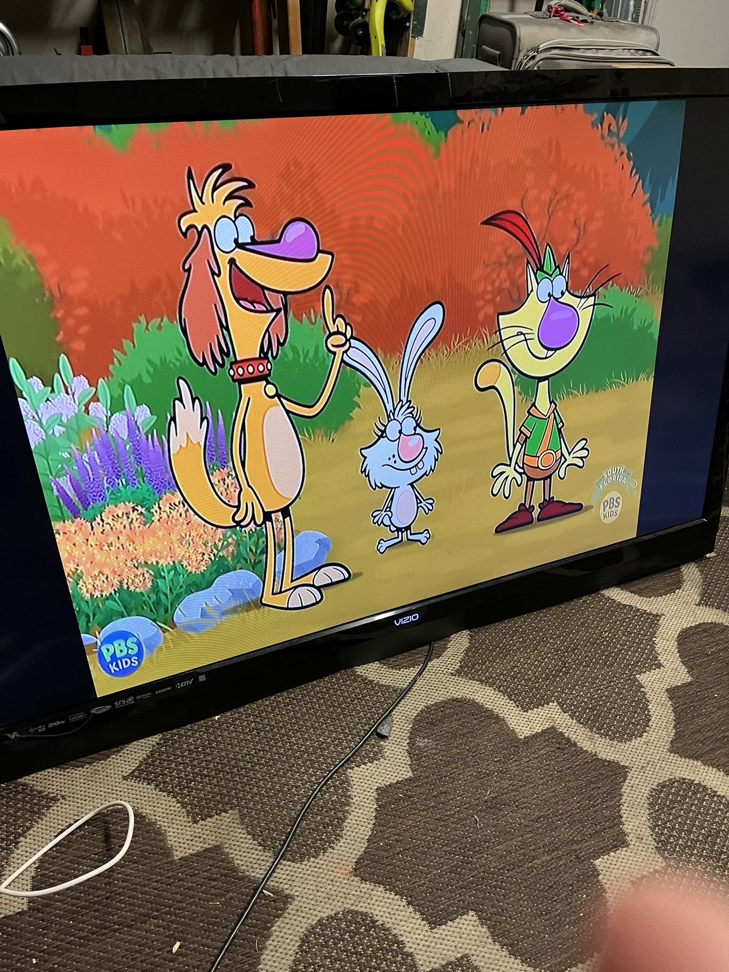 55 Inch Vizio Smart TV. In Great Working Condition. Vizio Razor M550SV. Remote Included