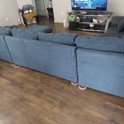 $200 OBO Large Blue Sectional Sofa  With Pull Out Bed 
