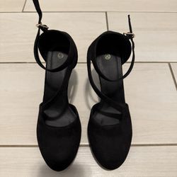 ✨Women’s Size 6 Chic Black Suede Heels with Ankle Strap✨