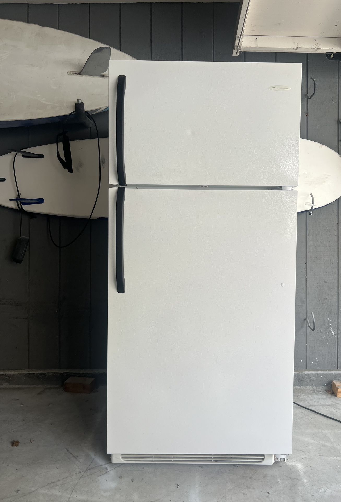 Excellent working refrigerator top freezer