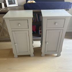 2 Nightstands/side Tables Light Grey 
