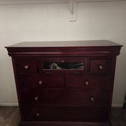 Good Condition Bedroom Set With MATTRESS 