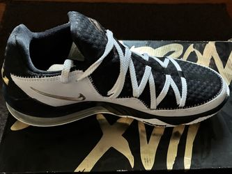 LeBron 17 Men’s Size 11