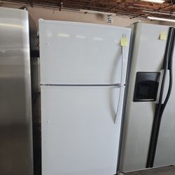 Kenmore 33in Wide Full Size 22cf Top Freezer Fridge 