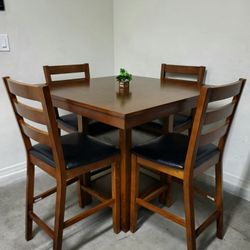 Table + 4 Chairs- Excellent Condition