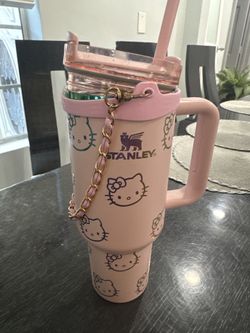 Stanley x Hello Kitty Tumbler – 40oz Pink w/ Handle + Straw