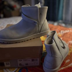 Women’s  Size 10  Grey Uggs 