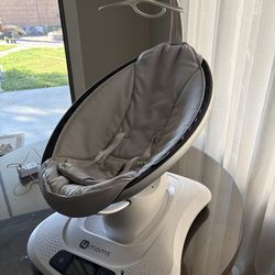 Baby rocking swing (4moms brand)