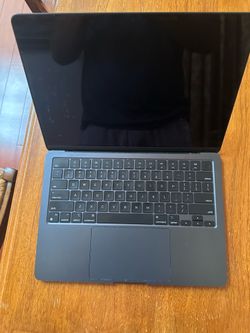 MacBook Air M2 13.6” Midnight 256GB – Great Condition
